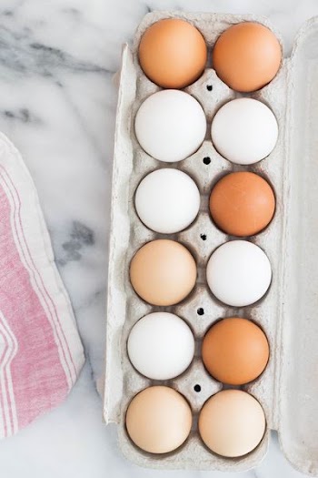 white and brown eggs in tray