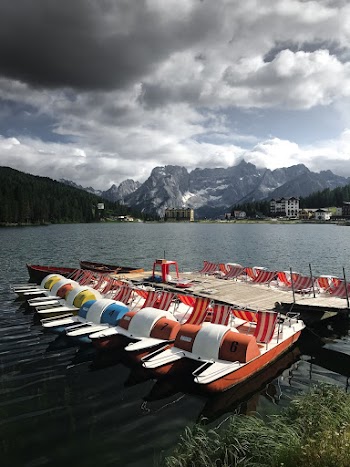 White and Multicolored Watercraft On Body of Water