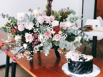 White and Pink Roses Flower Arrangement