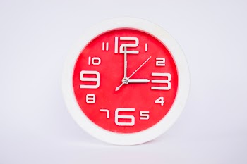 White and red clock at 3 o'clock On a white background