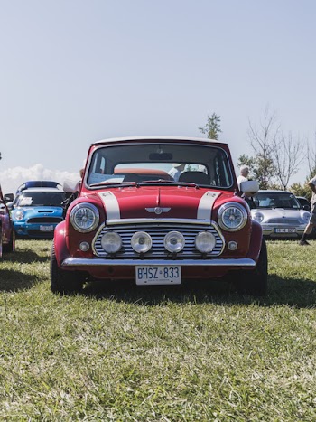 White And Red Mini Cooper 