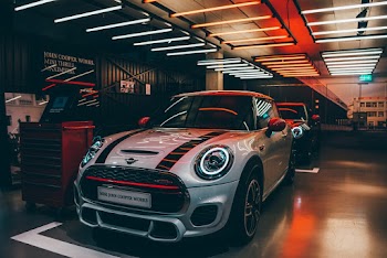 White and Red Mini Cooper Countryman