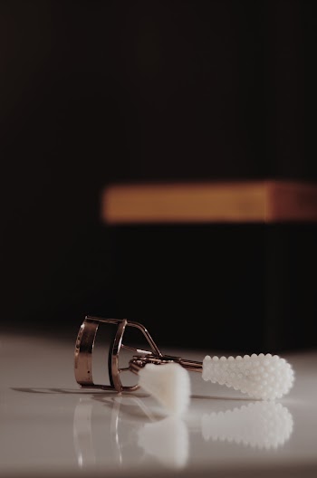 White And Silver Eyelash Curler