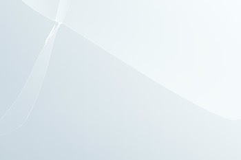 White background with cracked glass texture | Free stock illustration | High Resolution graphic