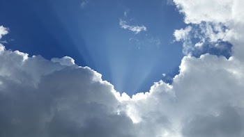 white clouds and blue sky at daytime