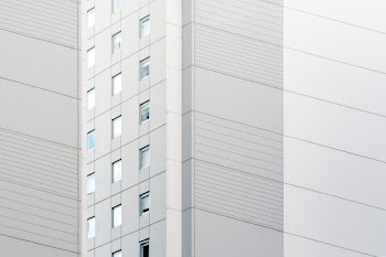 White Concrete Building · Free Stock Photo