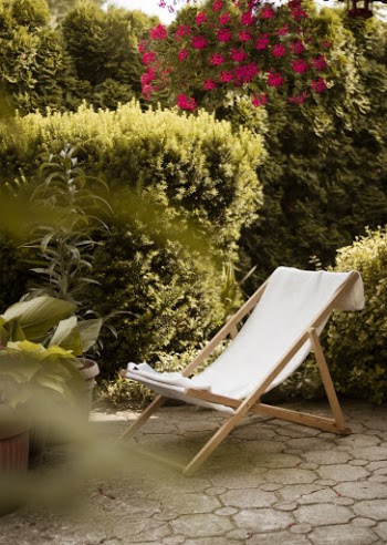 White Fabric Lounger 