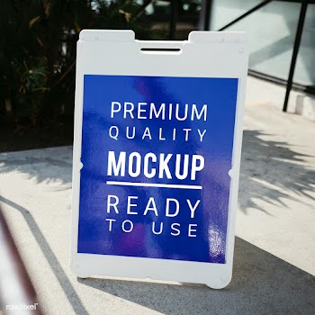 White floor stand sign mockup outside a restaurant | Free  psd mockup - 2313455