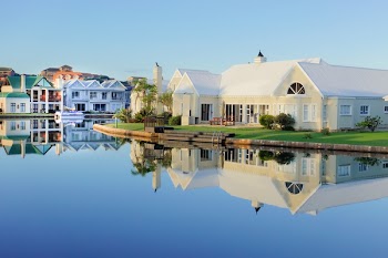 White House Near Body of Water