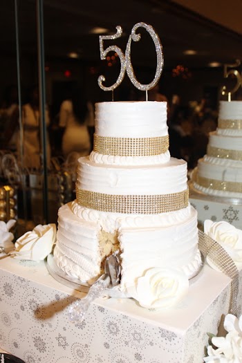 White Icing 3-tier Cake on Box