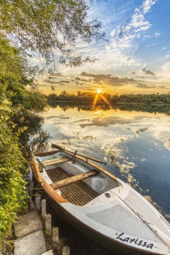 White Larissa Boat
