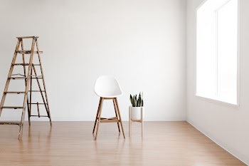 White Round Table Near White Wall · Free Stock Photo