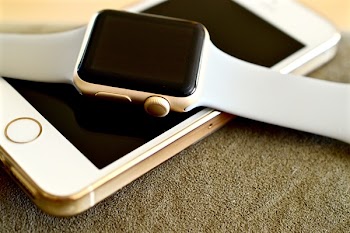 White Sport Band Silver Apple Watch on Gold Iphone 5s
