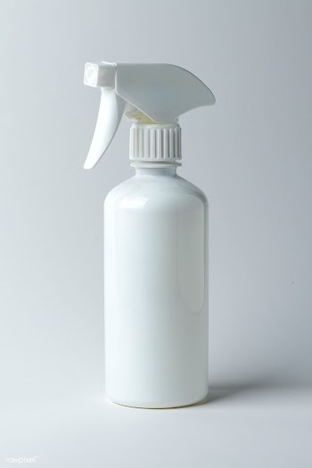 White spray bottle on a plain background | Free  photo - 2298377