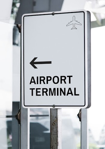 White traffic signboard mockup at an airport Free Psd