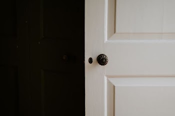 white wooden dor