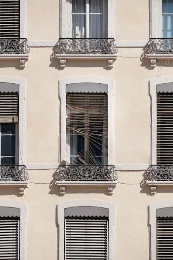 windows of tenement
