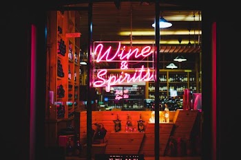Wine & Spirit neon signage
