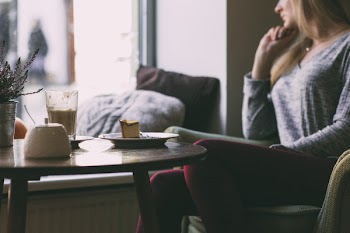 Woman at a cafe