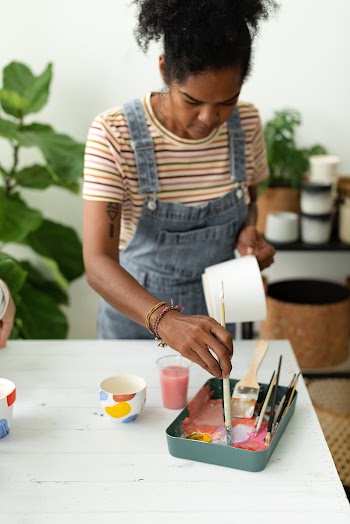 Woman at home DIY pot painting hobby | Free stock photo | High Resolution image