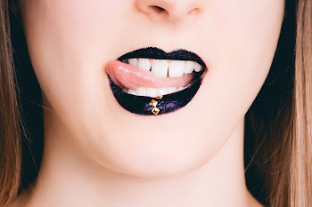Woman Black Lips