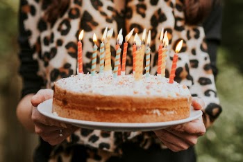Woman bringing a birthday cake | Free Photo - rawpixel