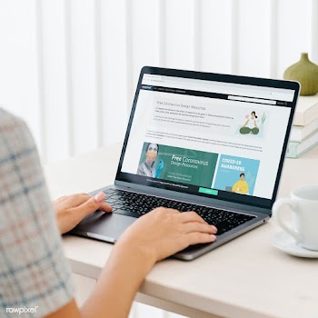 Woman checking out free design resources at a website | Free  photo - 2312268