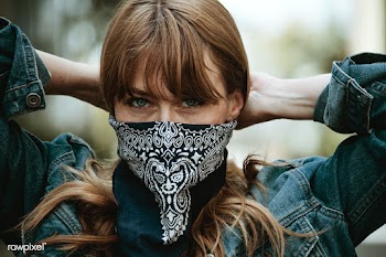 Woman covering her mouth with a bandana during coronavirus outbreak  | Free  photo - 2308854
