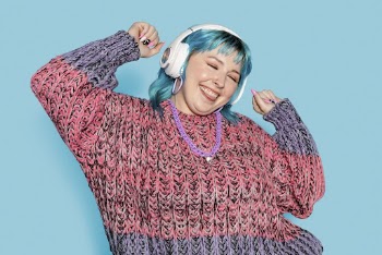 Woman dancing and wearing headphones | Free Photo - rawpixel