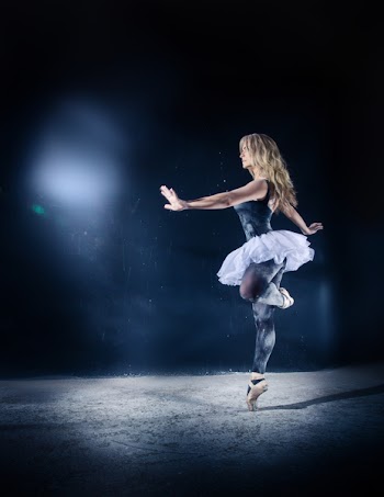 Woman Dancing Photo