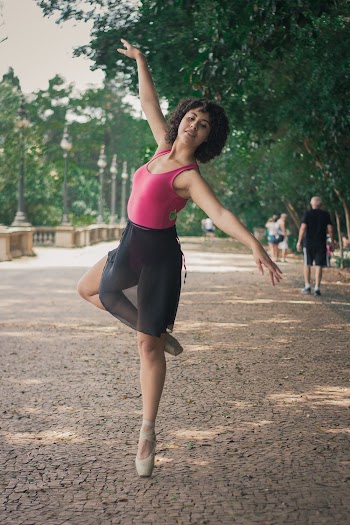 Woman Dancing Valley Outdoor