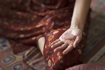Woman doing meditating in a minimal | Free Photo - rawpixel