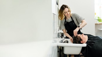 Woman getting a hair wash at a beauty salon | Free stock photo | High Resolution image