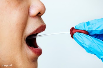 Woman getting a mouth swab to test for coronavirus | Free  photo - 2304814