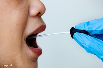 Woman getting a mouth swab to test for coronavirus | Free  photo - 2304965