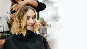 Woman getting her hair curled at a beauty… | Free stock photo | High Resolution image