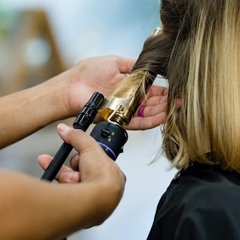 Woman getting her hair curled at a beauty… | Free stock photo | High Resolution image