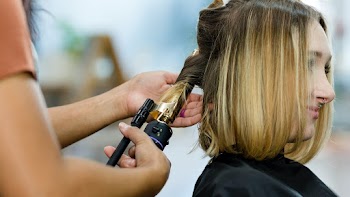 Woman getting her hair curled at a beauty… | Free stock photo | High Resolution image