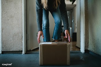 Woman getting her package from the front door during the coronavirus p.. | Free  photo - 2327676