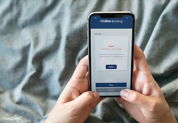 Woman having trouble processing her credit card via a mobile phone moc.. | Free  psd mockup - 2312917