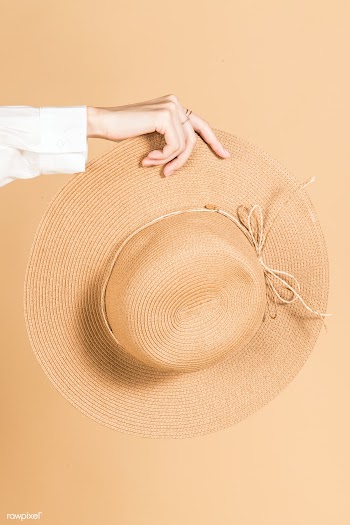 Woman holding a wide brim beach hat | Free  photo - 2293339