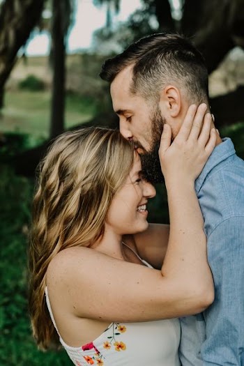 woman holding man's neck