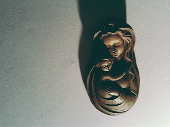 Woman Hugging Her Kid Bust Figurine