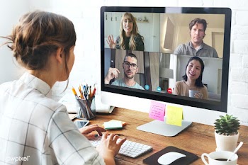 Woman in a video conference call in her home office during the coronav.. | Free  photo - 2335472