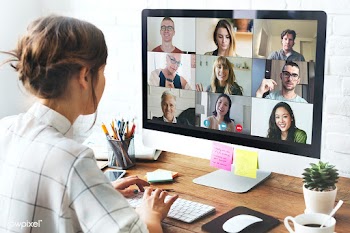 Woman in a video conference call in her home office during the coronav.. | Free  photo - 2335478