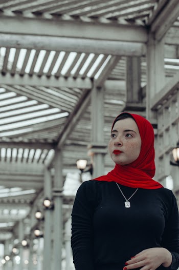 Woman in Black Abaya Cloak in Shallow Focus Photography