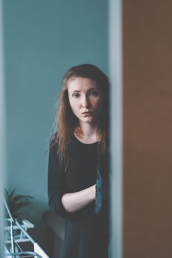 woman in black crew-neck top