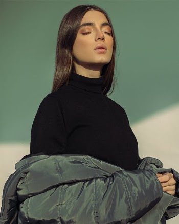 Woman in Black Turtleneck Long Sleeve Shirt · Free Stock Photo