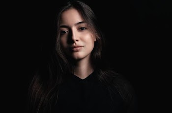 woman in black V-neck shirt