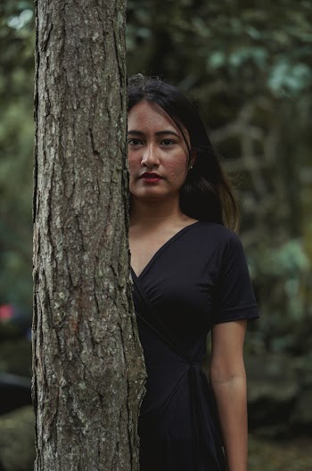Woman In Black V-neck Short Sleeved Dress
